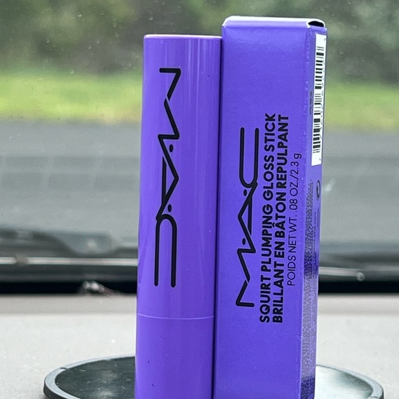 πHPπMAC Squirt Plumping Gloss Stick in Violet Beta - Picture 5 of 8